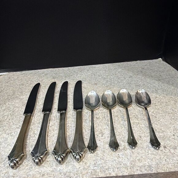 Oneida Other - Set of 4 Oneida Cube Community Belcourt Silver Plate Dinner Knives and 4 spoons